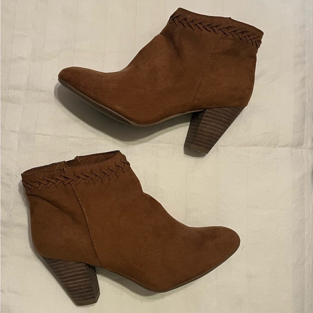 Report Caramel Suade Booties